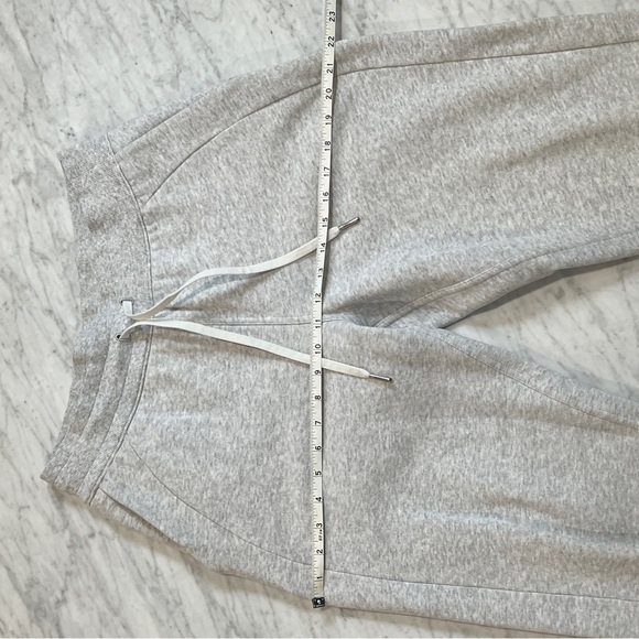 Lululemon Scuba High-Rise Jogger 7/8 Length, Heathered Core Ultra Light Grey, 8 - Picture 9 of 11